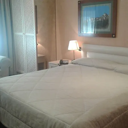 Colosseo Hotel 2*