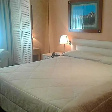 Colosseo Hotel 2*